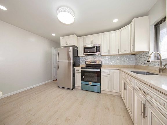 5th image of 174 Catherine St