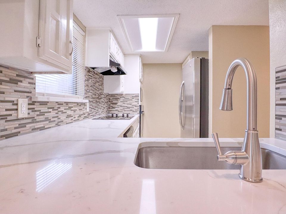 1st image of 713 Harbour Town Dr APT 4
