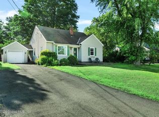 935 Inman Rd, Niskayuna, NY 12309