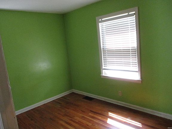 5th image of 1901 E Bowman St
