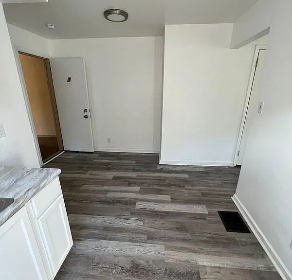 250 Basswood Ave #1 — Photo 2