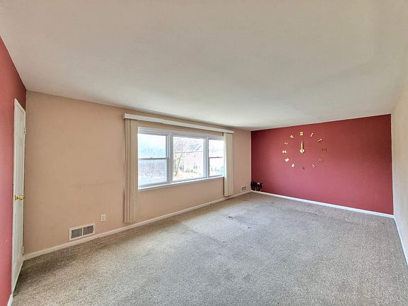 5th image of 799 Hylan Blvd Floor 2