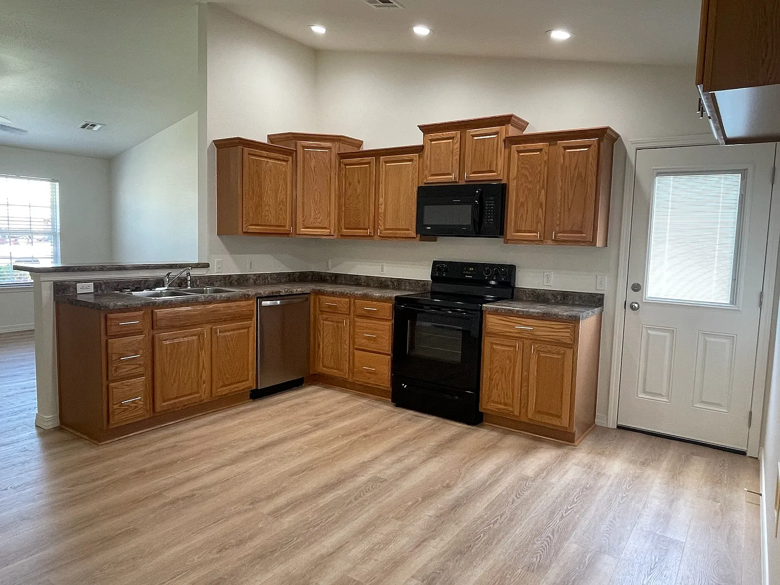 3 bed, 1194 sqft, $1,500 — Photo 3