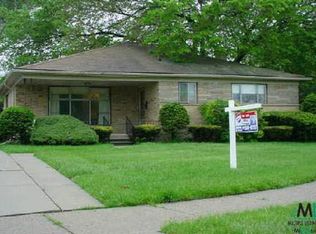 15441 Park St, Oak Park, MI 48237