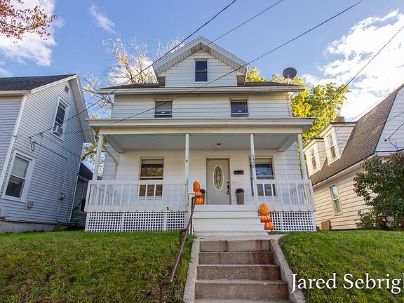 3rd image of 136 Page St NE