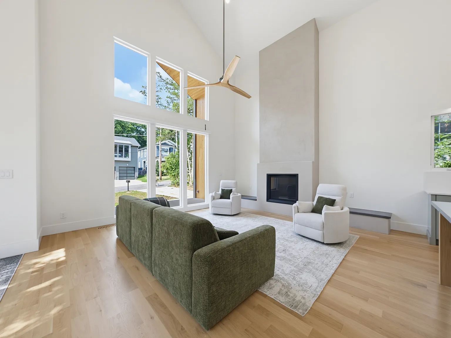 3 bed, 2.5 bath, 1840 sqft, $6,000 — Photo 3