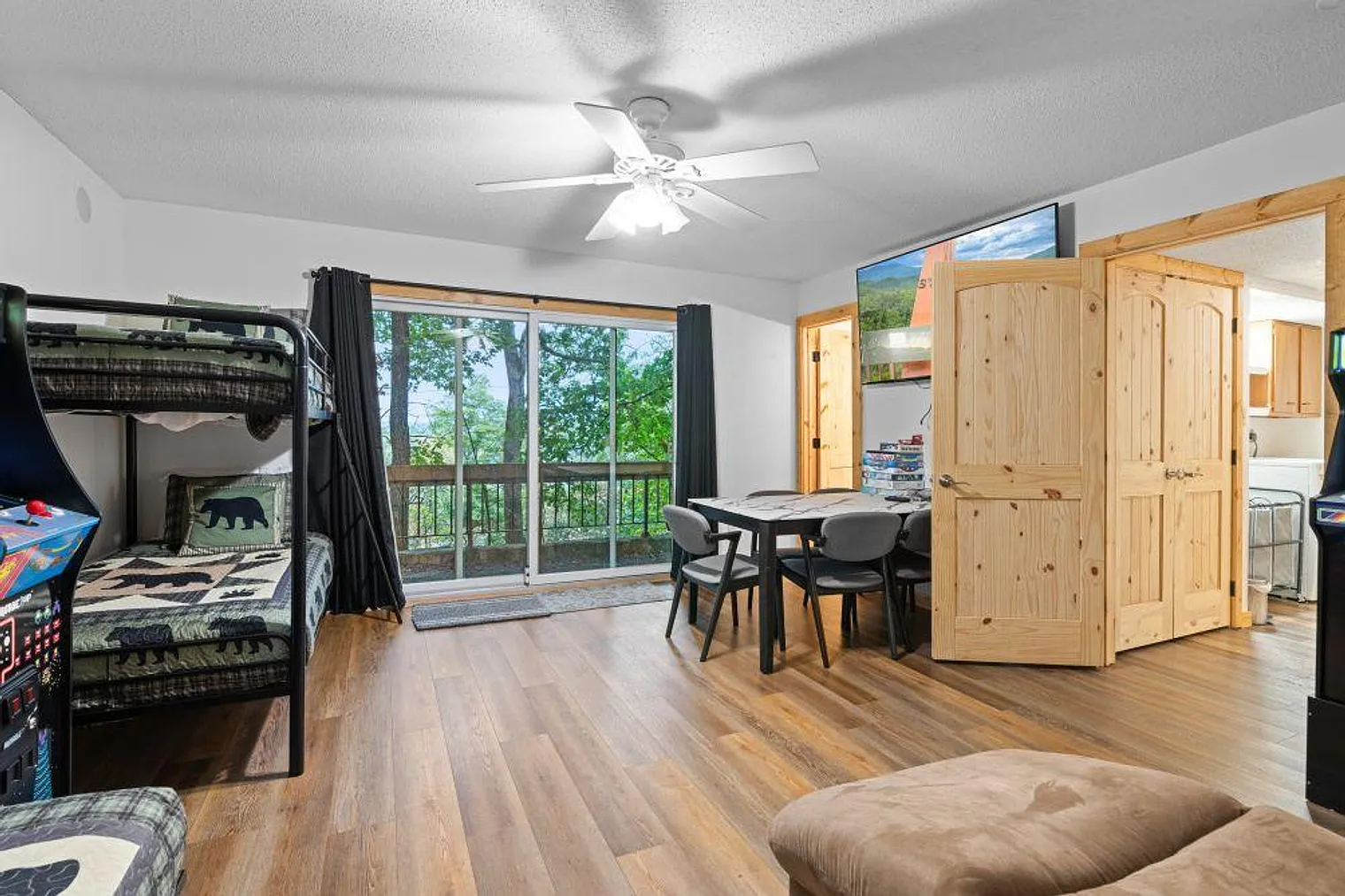 4 bed, 4.0 bath, 2583 sqft, $9,440 — Photo 1