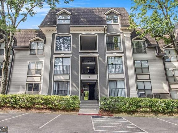 3rd image of 2657 Lenox Rd #38