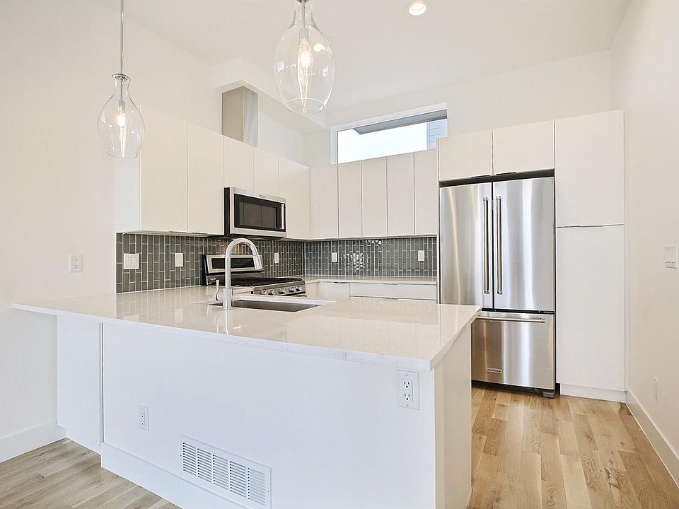 2nd image of 1557 Perry St