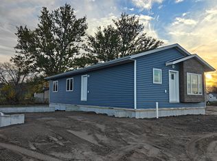 1525 Nagle Ln, Mitchell, SD 57301