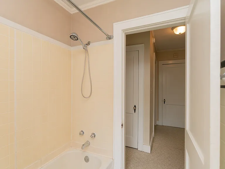 4 Orlando Dr — Photo 36