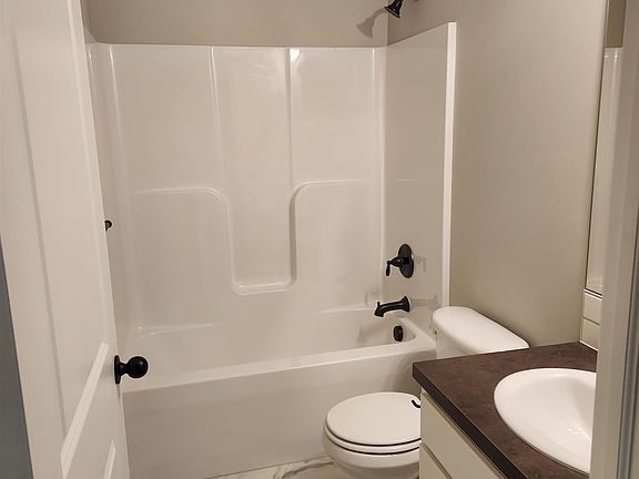 5th image of 218 Springlake Ct