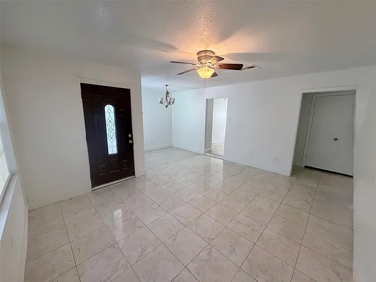 2217 Basket St — Photo 3