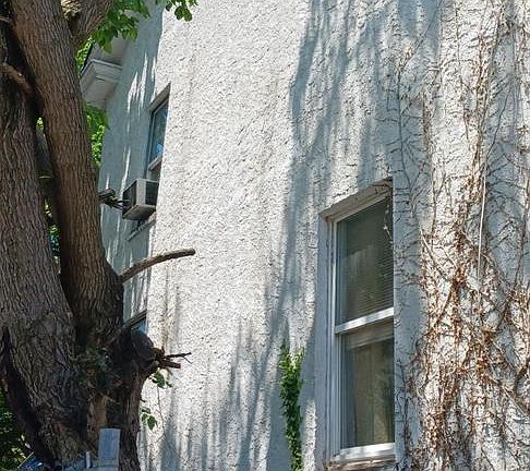 3rd image of 28 N 5th Ave