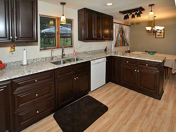 3rd image of 5 Sunbirch Dr