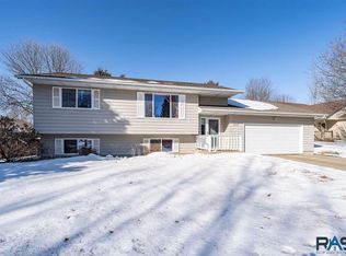 2919 S Pepper Ridge Ave, Sioux Falls, SD 57103