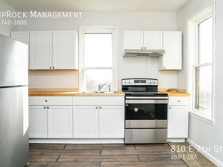 810 E 7th St — Photo 4