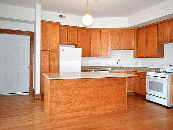 4th image of 3406 N Sheffield Ave