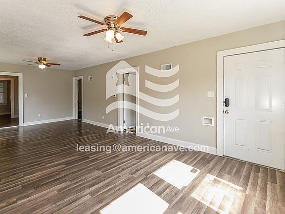 1472337_003_living_room_13925840.jpg