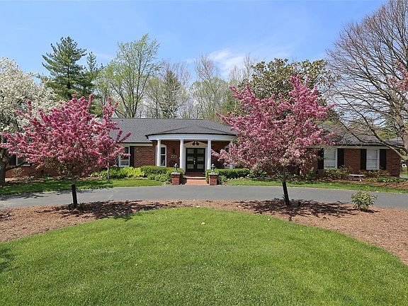 2nd image of 225 Ladue Lake Dr