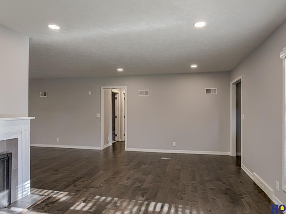4th image of 3322 Grimsby Ln