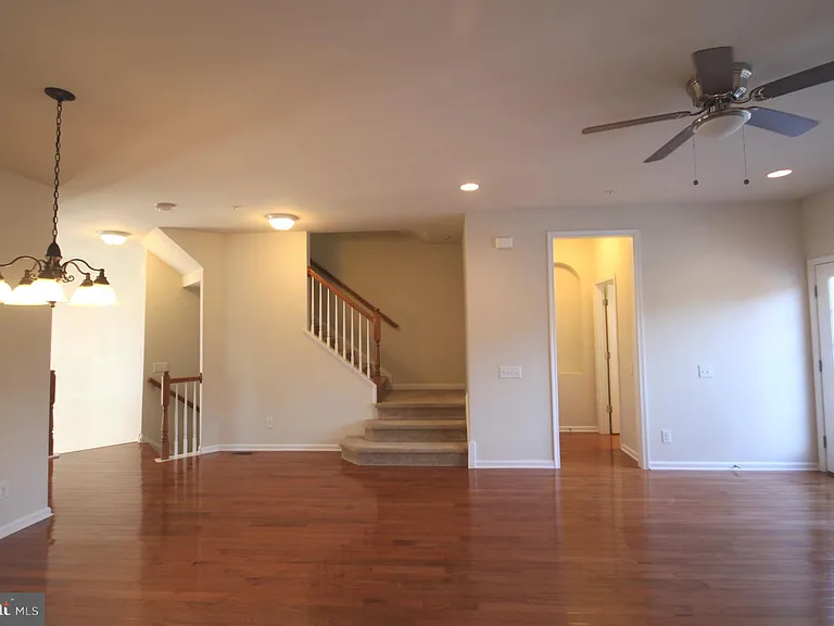 515 Ellison Dr — Photo 8