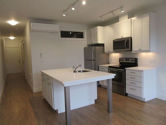 3rd image of 1300 McKenzie Ave APT 101