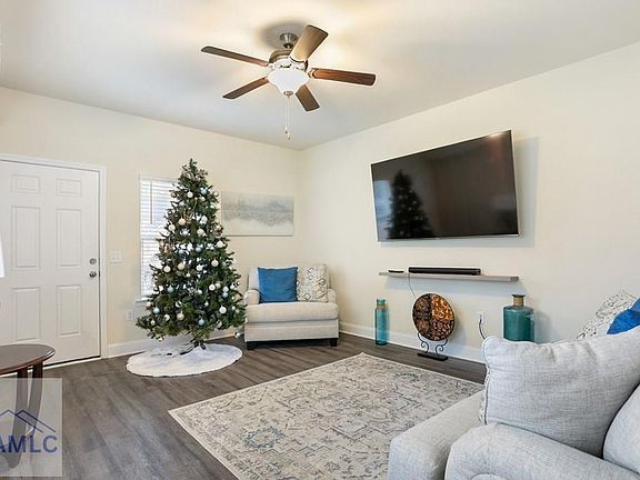 5th image of 723 Mill Creek Cir