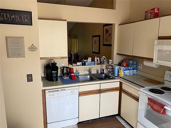 3rd image of 66 Silver Oak Cir