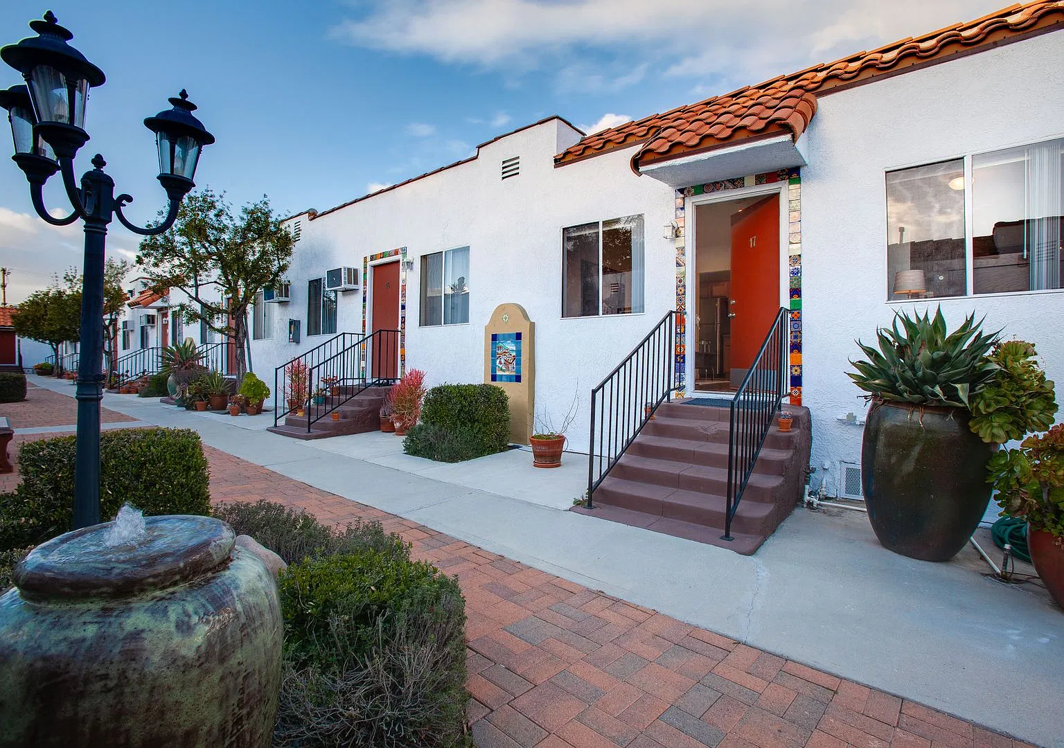 Renovated Bungalow in Prime Highland Park — Photo 3