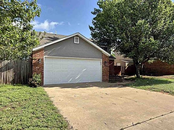 2nd image of 3035 NE Stratford Cir