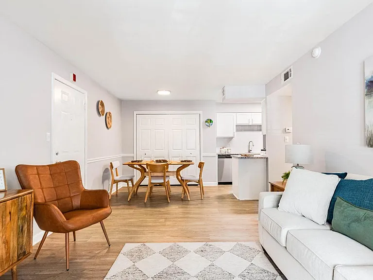 Shadowbluff Apartments — Photo 19