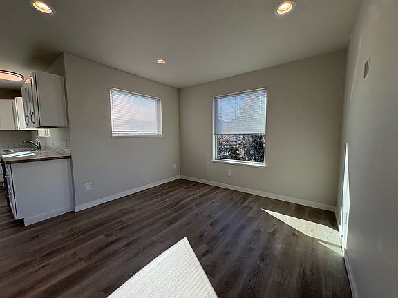5th image of 2210 N Arden Ct #B