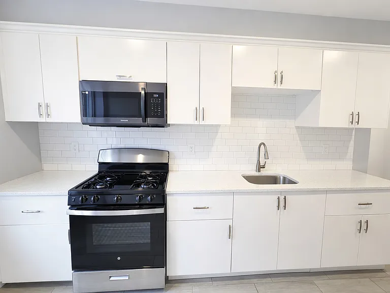 5114 Hudson Ave #7 — Photo 3