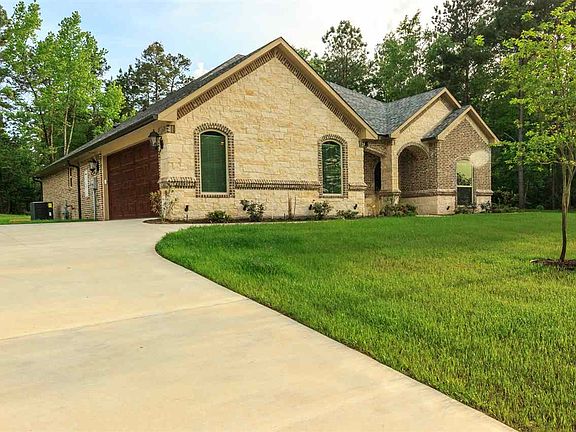 2nd image of 325 Magnolia Ln