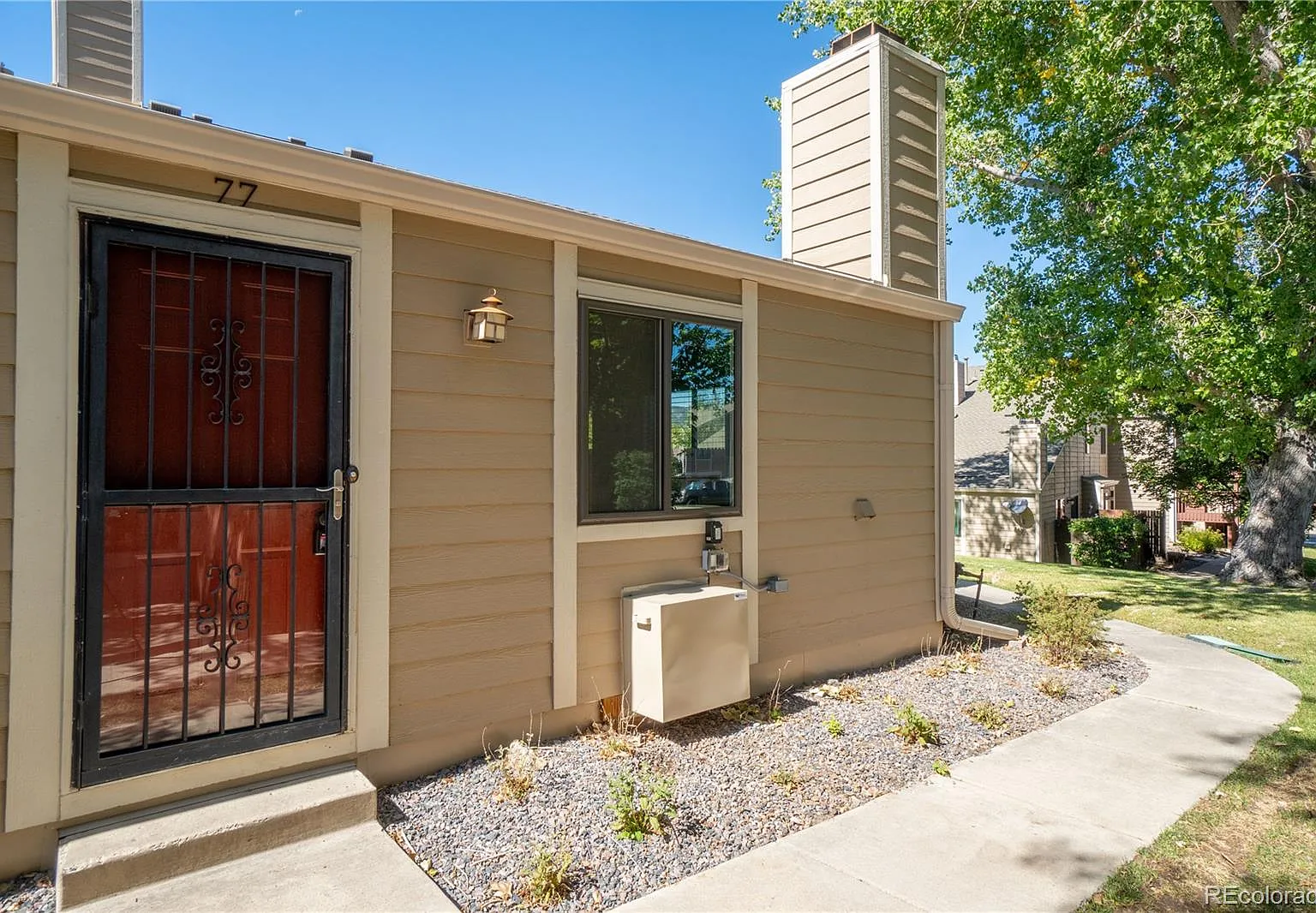 3 bed, 2.0 bath, 1200 sqft, $2,550 — Photo 2