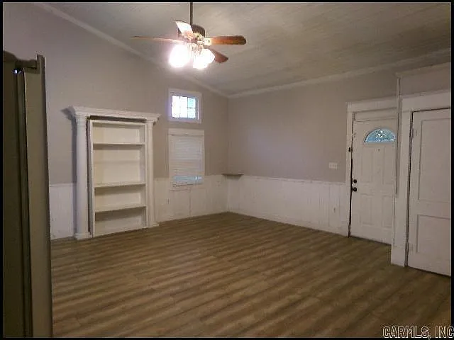 303 E Nichols St — Photo 6