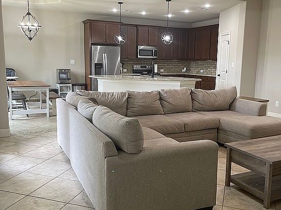 4th image of 6855 Woodridge Dr