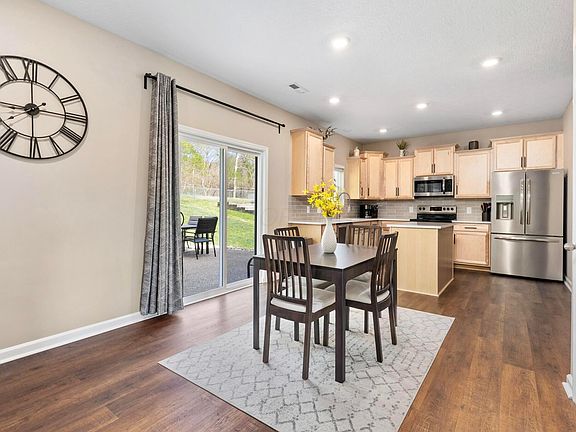 4th image of 504 Danbury Dr