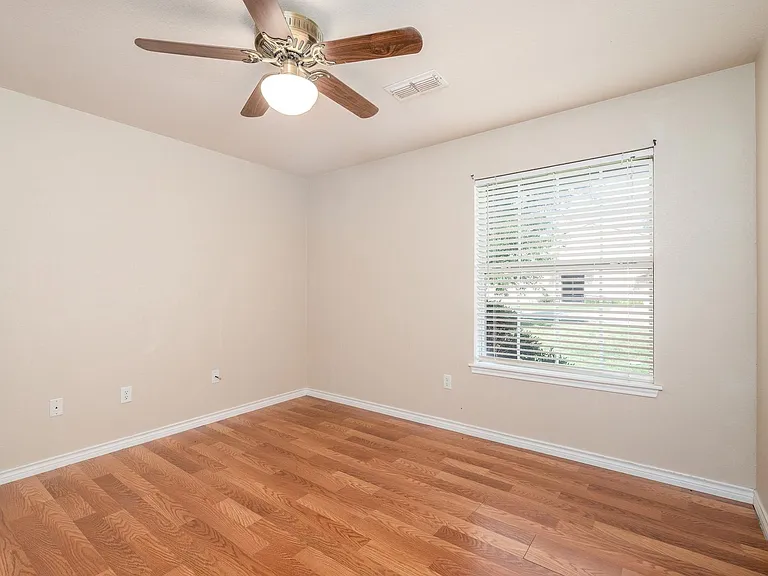 207 Locust St — Photo 31