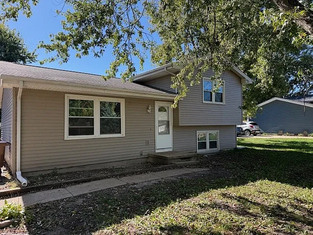 3 bed, 1.5 bath, 1000 sqft, $1,600 — Photo 3