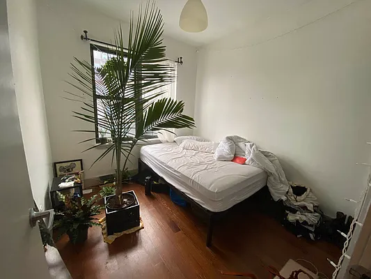 Rented by Premier Metro Realty Corp | media 28