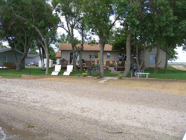 2nd image of 114 N Lake Dr