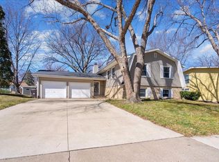 3827 Convair Ln, Cedar Falls, IA 50613