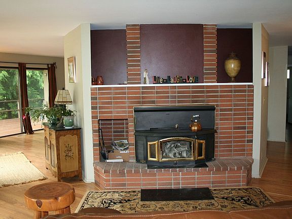 3rd image of 771 Pioneer Dr