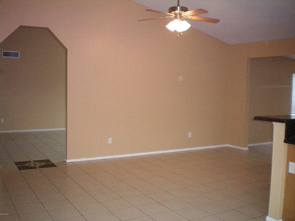 3rd image of 8242 W Dreyfus Dr