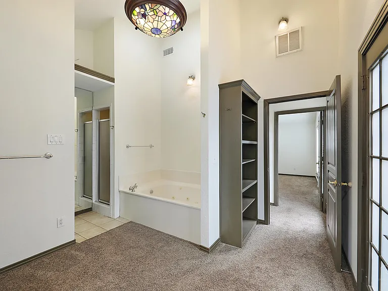 2824 Dyer St — Photo 9