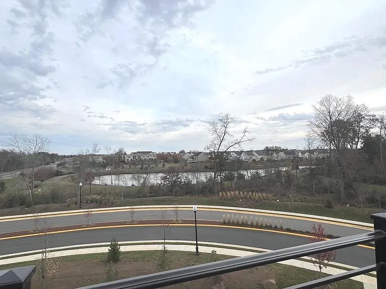 22782 Hanson Overlook Ter — Photo 32