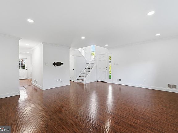 5th image of 16 Carlyle Ct