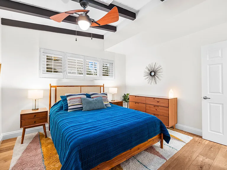 149 W Escalones — Photo 18